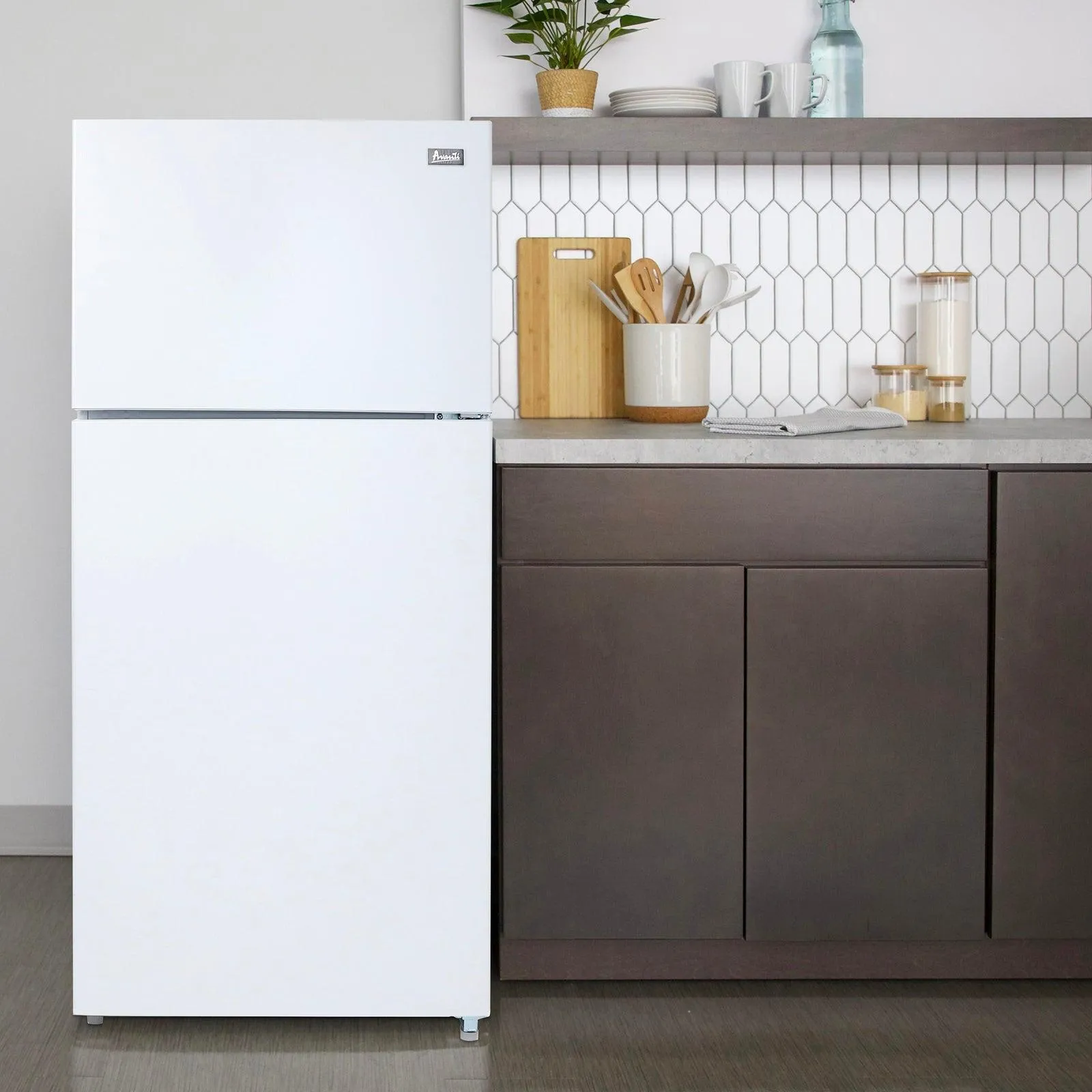 Avanti FF18D3S4 Avanti Frost-Free Apartment Size Refrigerator, 18.0 Cu. Ft.