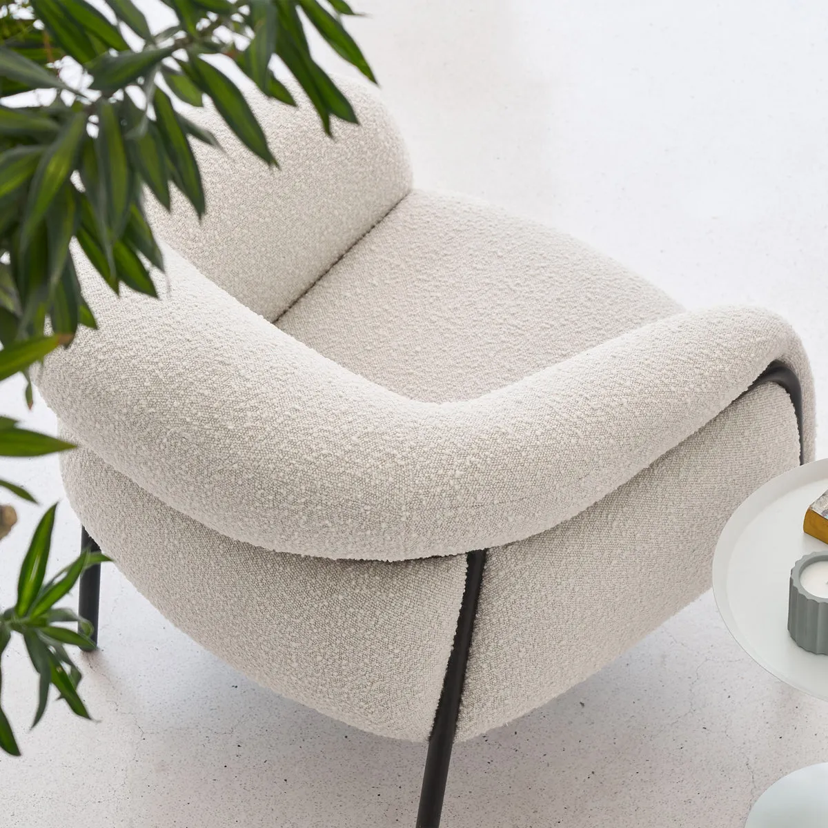 Belly Armchair - Maya Cream Boucle / Black Leg