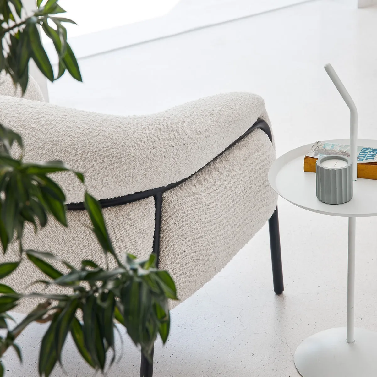 Belly Armchair - Maya Cream Boucle / Black Leg
